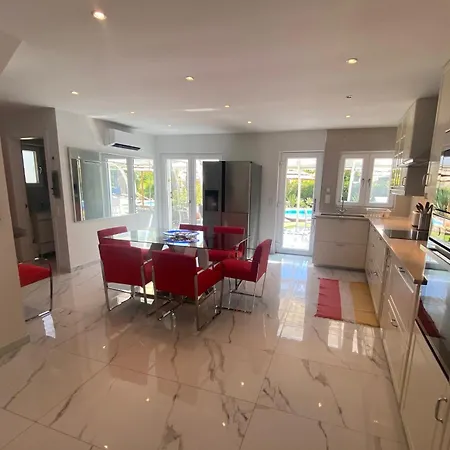 Chelsea Villa *